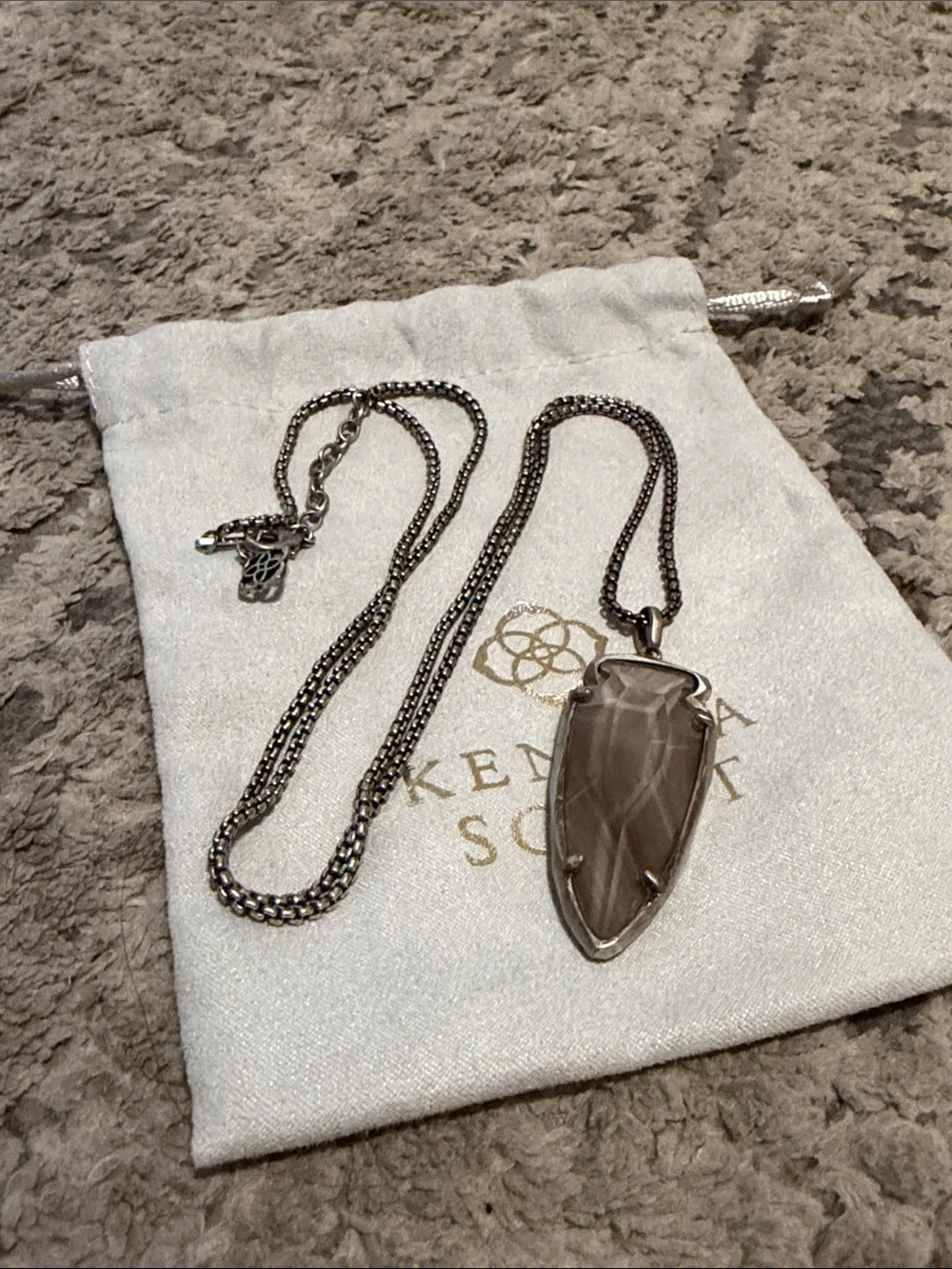 Kendra Scott Taupe Arrowhead Pendant Necklace